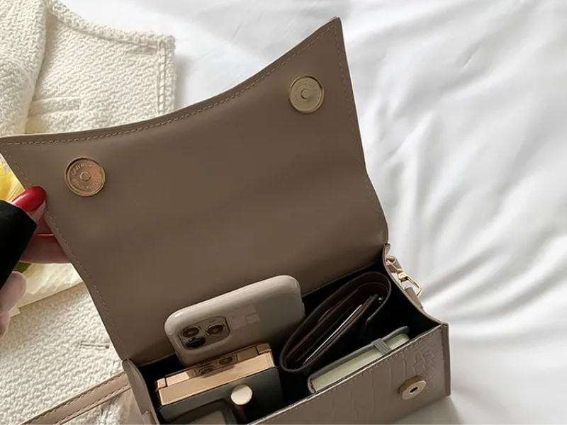Handtasche Damen Kroko Optik | Kleine Schultertasche mit Griff