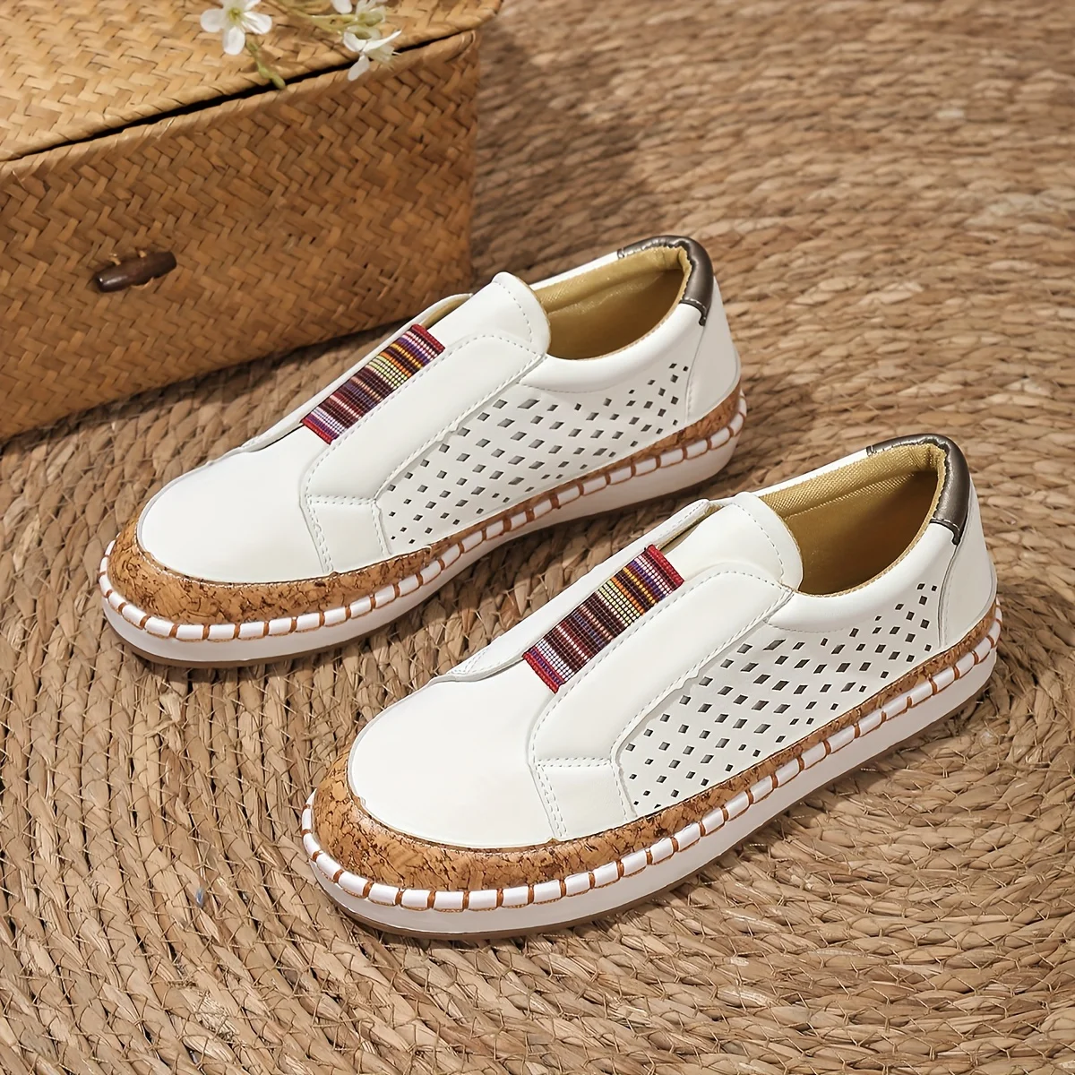 Loafer Damen | Bequeme Schlupfschuhe mit Perforiertem Design