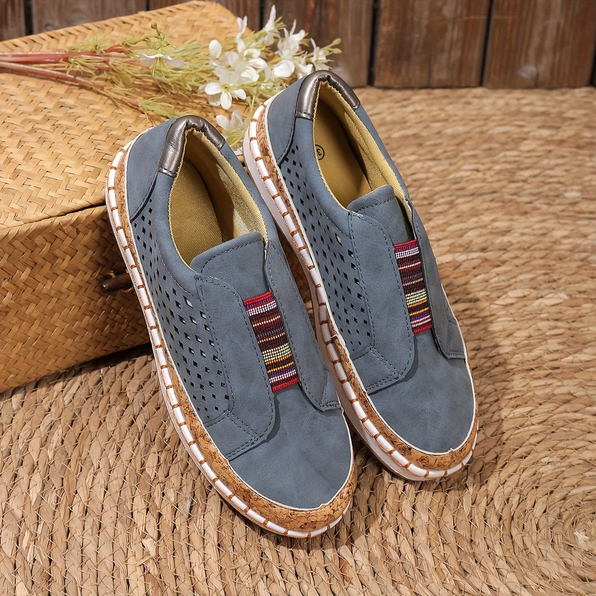 Loafer Damen | Bequeme Schlupfschuhe mit Perforiertem Design