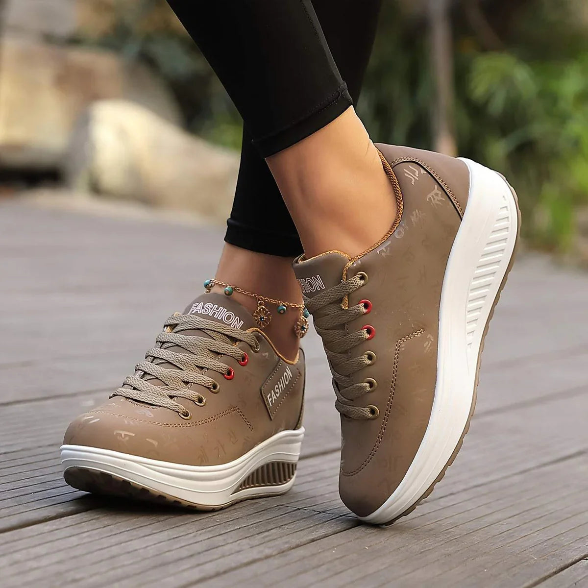 Orthopädische Sneaker Damen | Schnürung und Dämpfung