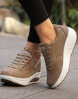 Orthopädische Sneaker Damen | Schnürung und Dämpfung