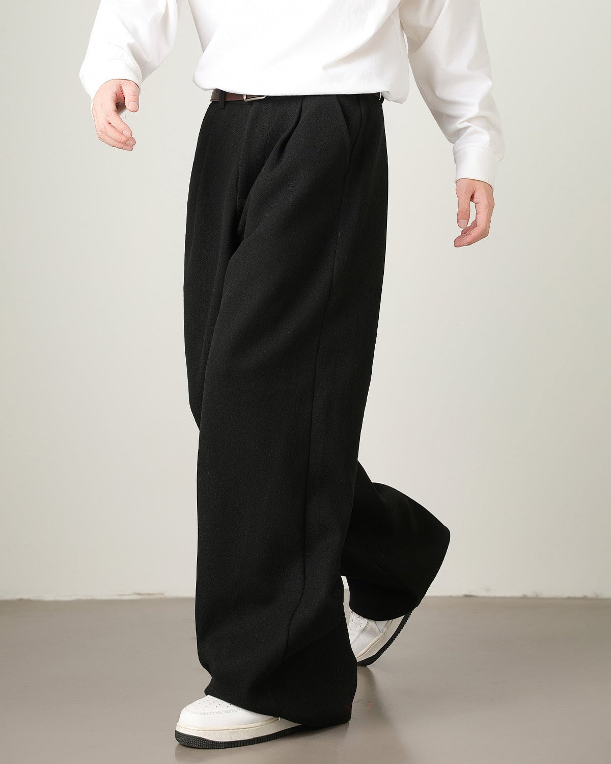 Weite Hose Herren | Stoffhose mit Falten und lockerer Passform